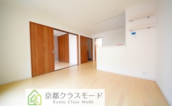 人気のカウンターキッチンタイプ♪お隣のない「独立設計」のお部屋です。