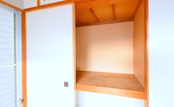 押入