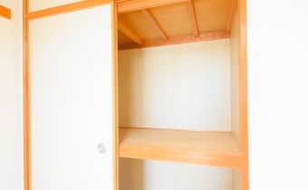押入