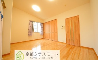 「天井が高く」開放的！広々11帖の室内空間は魅力的です♪