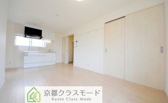 白を基調とした「フルリノベーション済み」の明るいお部屋です♪