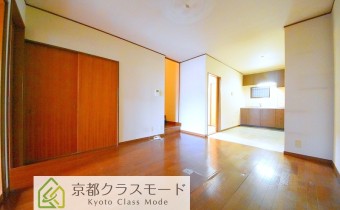 ペット相談可（小型犬1匹）の4LDK！「敷地内ガレージ有」♪