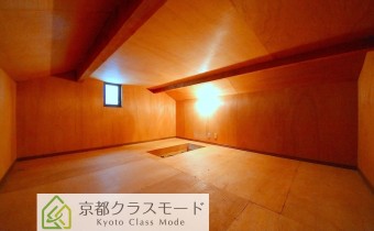 屋根裏収納