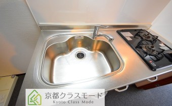 シンク＆調理スペース※同マンション反転タイプの写真です