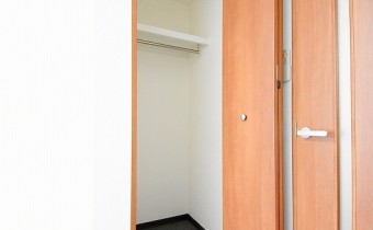 クローゼット※同マンション反転タイプの写真です