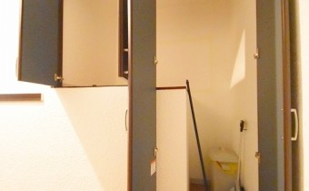 階段上の収納