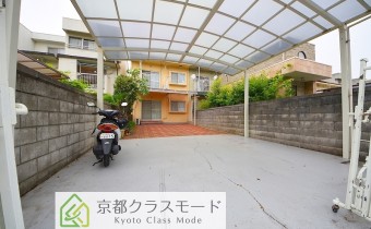 敷地内ガレージ