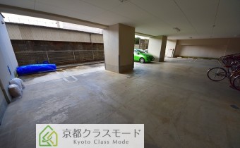 敷地内ガレージ