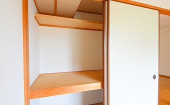 押入