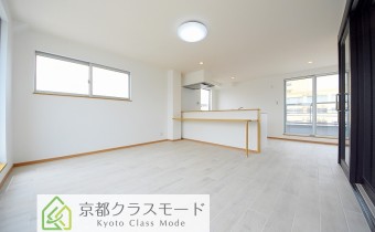 「2面バルコニー」付で陽当たり良好♪「最上階」広々12.7帖のLDK！