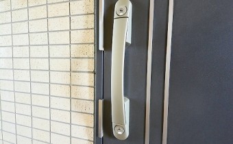 ダブルロックドア