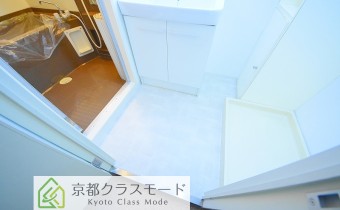 脱衣スペース※同マンション内別タイプのお部屋です。