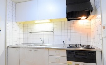 システムキッチン※同マンション内別タイプのお部屋です。