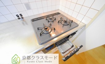 3口ガスシステムキッチン※同マンション内別タイプのお部屋です。