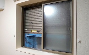 防犯シャッター付き