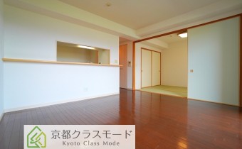 広々としたバルコニーで陽当たり良好なLDK！