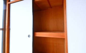 押入