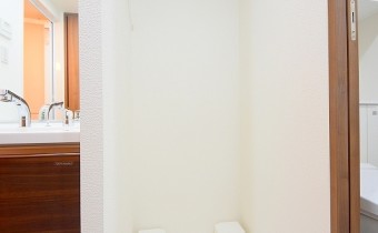 室内洗濯機置場※同マンション別タイプの写真です