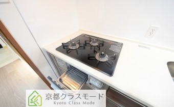 3口ガスコンロ＆グリル※同マンション別タイプの写真です