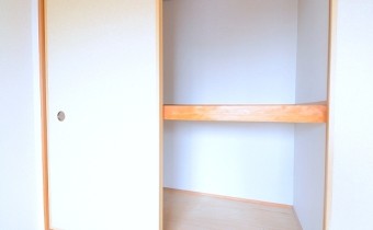 押入