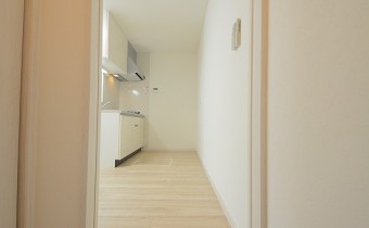 廊下　※室内写真は102号室のものです。