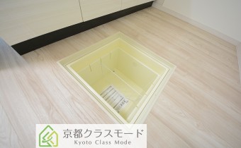 床下収納　※室内写真は102号室のものです。
