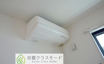 エアコン　※室内写真は102号室のものです。