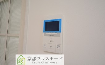 TVドアホン　※室内写真は102号室のものです。