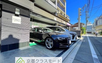1階にはコインパーキングがあります♪