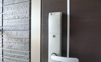 カードキータイプ玄関ドア