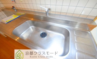 シンク＆調理スペース※同マンション別室の写真です