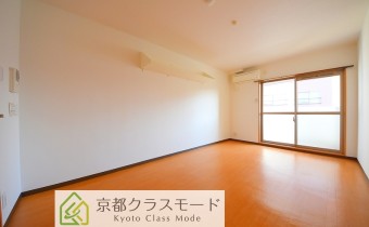 広々とした室内は使い方様々です♪