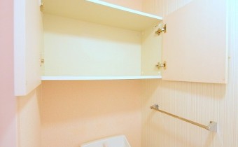 トイレ収納　※室内写真は101号室です。参考にご覧ください。