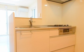 システムキッチン　※室内写真は101号室です。参考にご覧ください。
