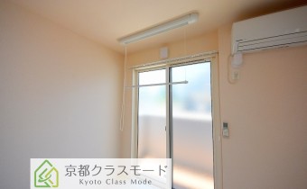 室内物干し機　※室内写真は101号室です。参考にご覧ください。