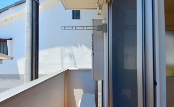 バルコニー　※室内写真は101号室です。参考にご覧ください。