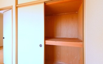 押入