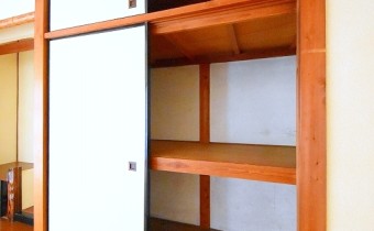 押入
