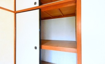 押入