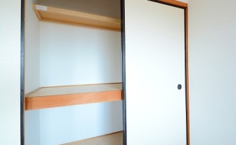 押入