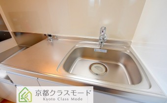 シンク＆調理スペース※同ハイツ別タイプの写真です
