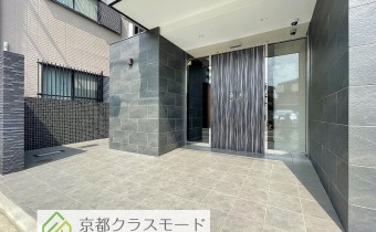 エントランス前