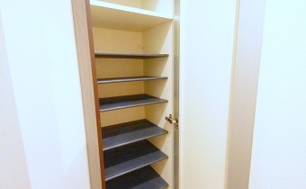 シューズボックス　※室内写真反転