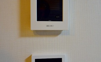 モニター付きインターホン＆給湯器リモコン