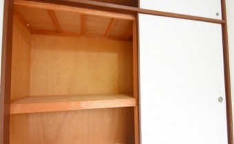 押入