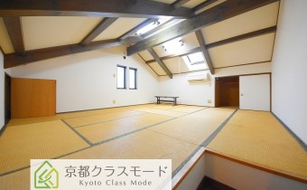 天井部屋へ