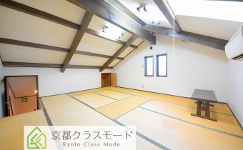 天井部屋へ