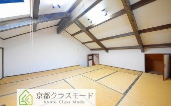天井部屋へ