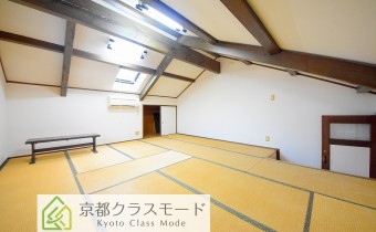 天井部屋へ
