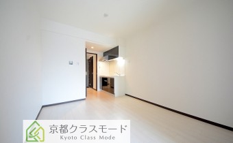 「白系」の明るいお部屋です♪インターネットも無料！